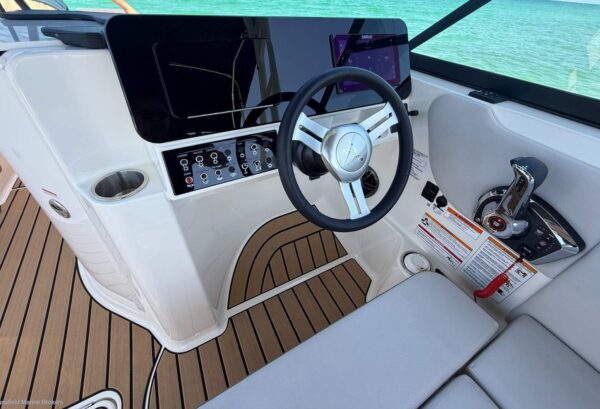 Sea Ray 250 Helm